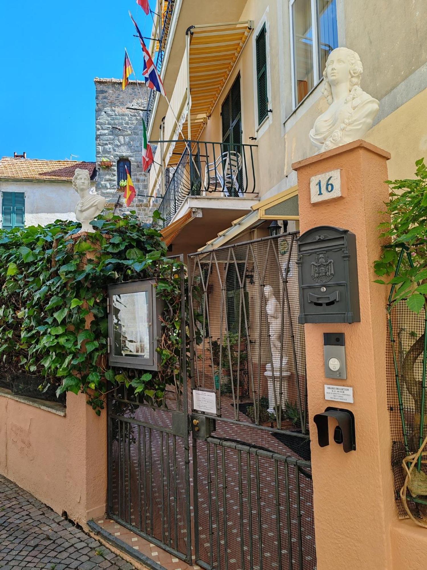 Hotel Triestina Noli Esterno foto